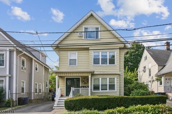 Building Photo - 16 Henry St