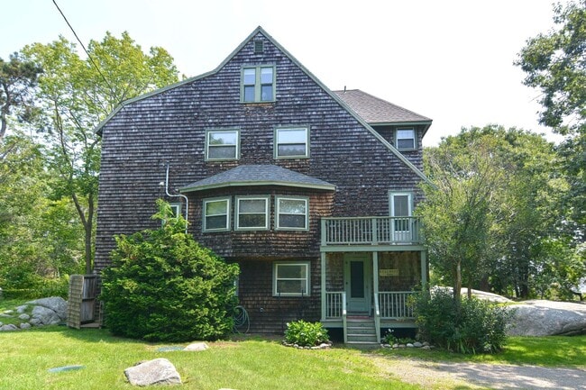 Building Photo - Stunning Victorian Winter Rental with Ocean Views!