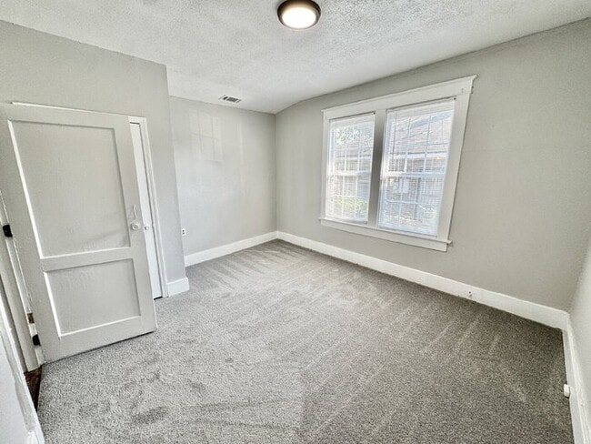 Building Photo - 1478 S Willet Street