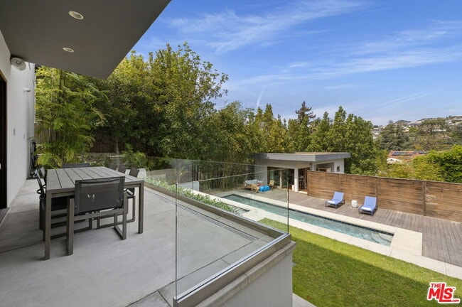 Building Photo - 2035 De Mille Dr