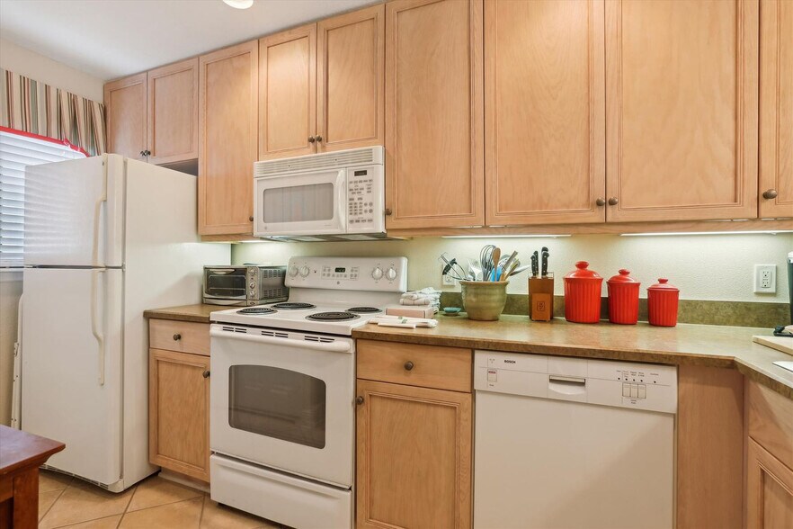 Building Photo - 6100 A1A S