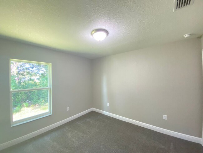 Building Photo - Desirable SW Ocala Neighborhood 4/2/2 *WON...