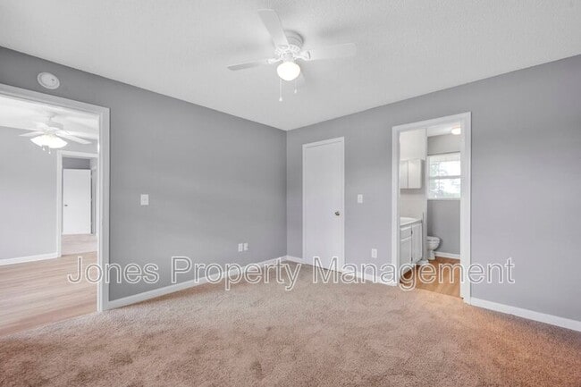 Building Photo - 301 Country Club Dr NE