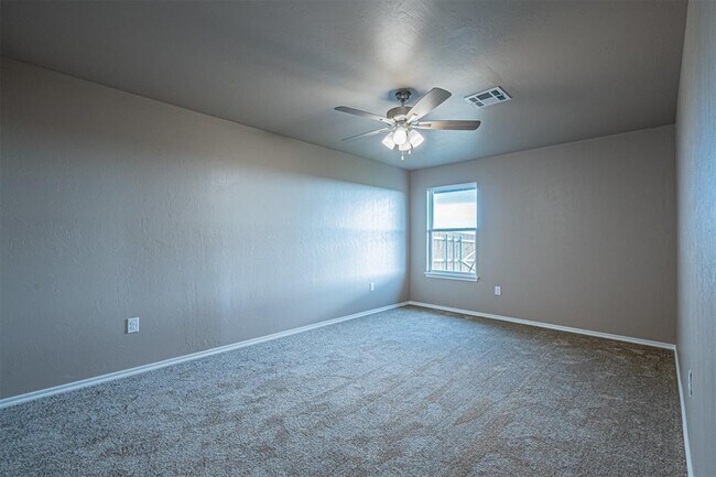 Building Photo - 1624 Highland Loop