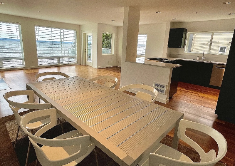 Building Photo - 1402 Alki Ave SW