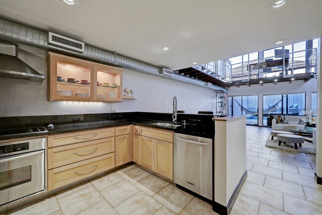 Building Photo - 2117 1/2 Hazard St