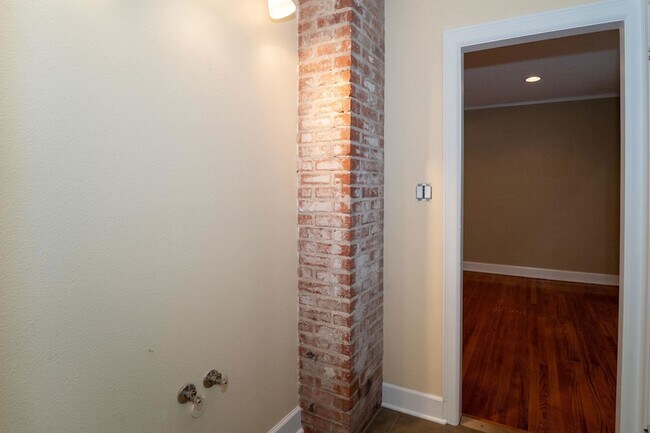 Building Photo - 31 Menendez Rd