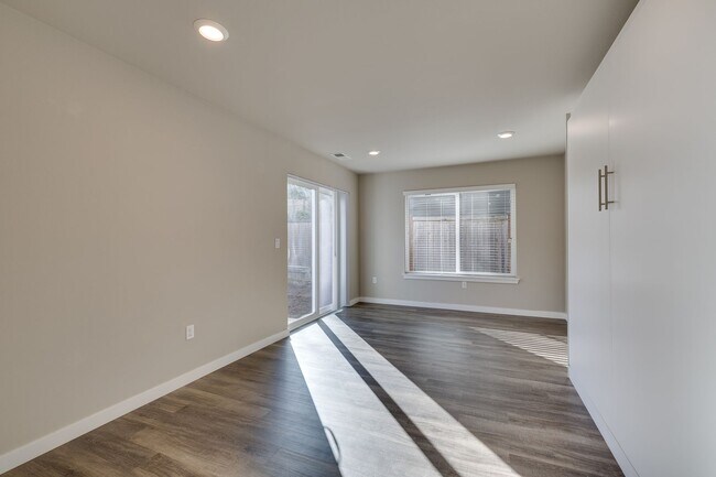 Building Photo - Stunning 4-Bedroom Home in Otani Gardens –...