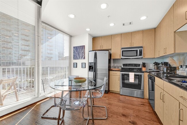 Building Photo - 5925 Almeda Rd