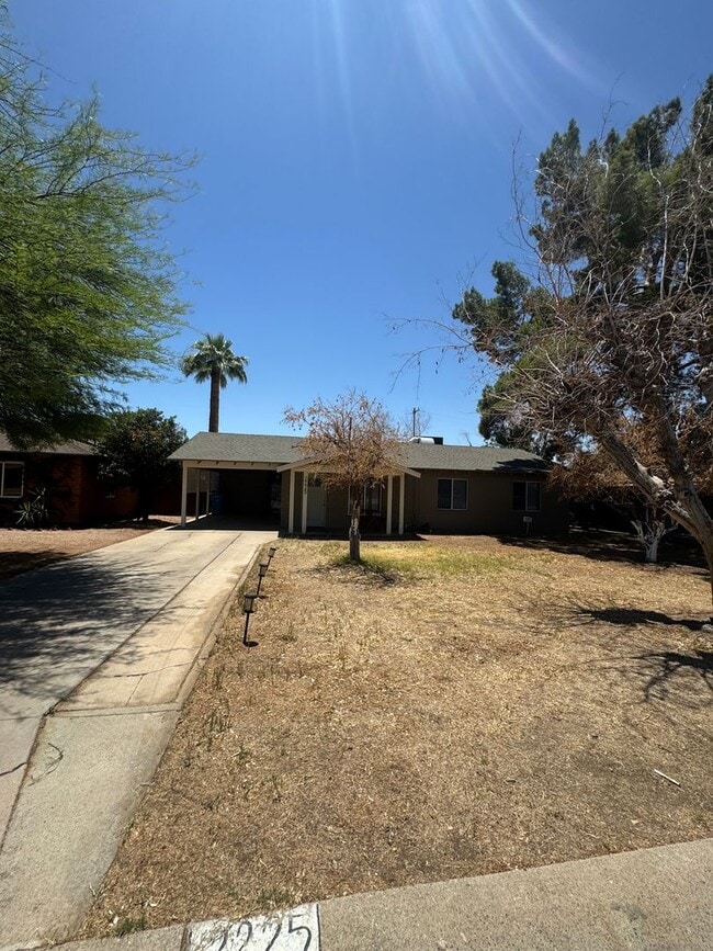 Building Photo - 2225 W Whitton Ave