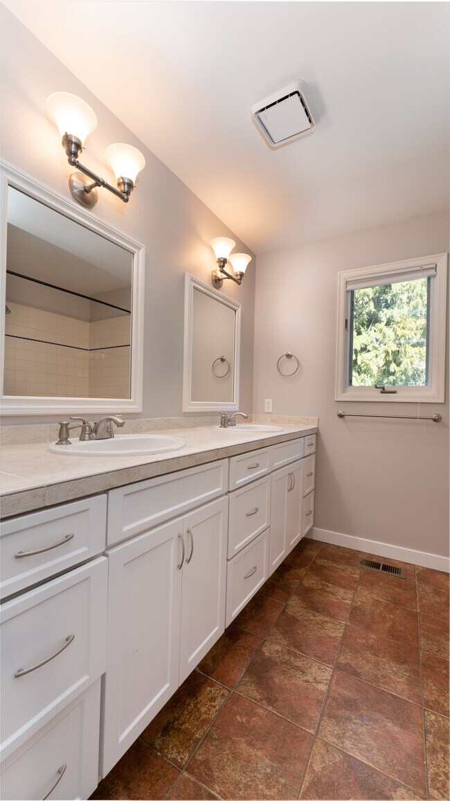 Building Photo - 23516 NE 22nd St