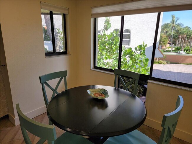 Building Photo - 1515 Pinellas Bayway S