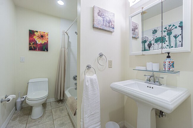 Building Photo - 5427 Villa Deste Ct