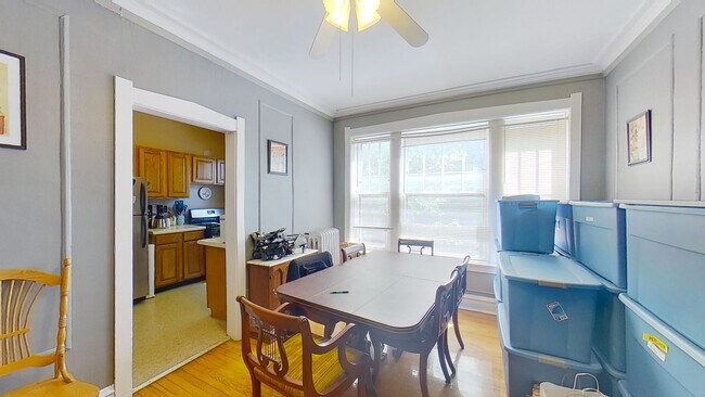 Building Photo - 801 Monroe St