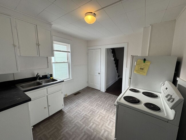 Primary Photo - Cozy 2-Bedroom House with Heat Included