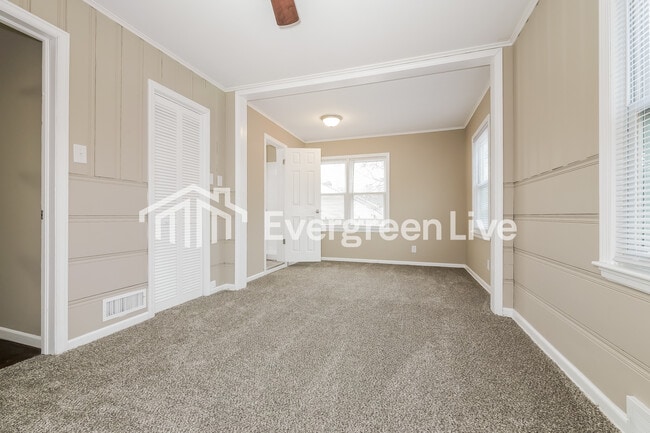 Building Photo - 5424 Monrovia St