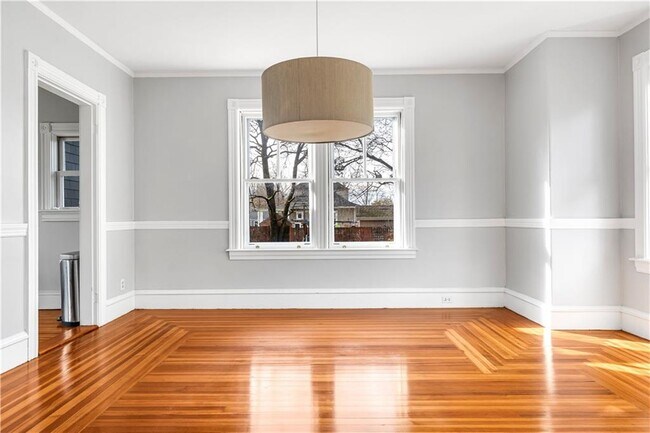 Building Photo - 9 Linden Ave