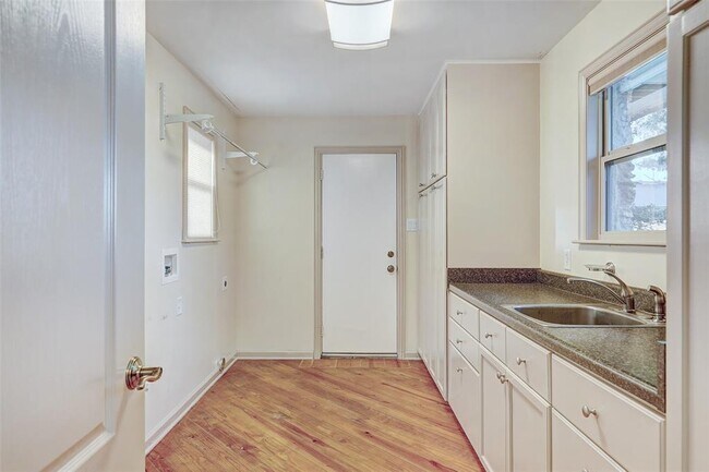 Building Photo - 800 Co Rd 117