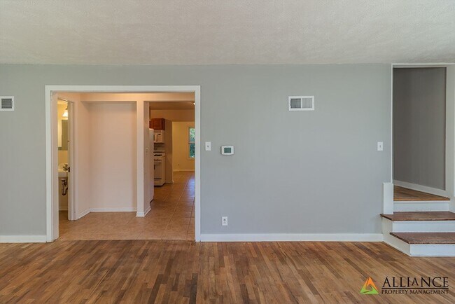 Building Photo - 1404 Legore Ln