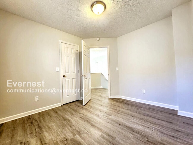 Building Photo - 13 Oak Grove Ct
