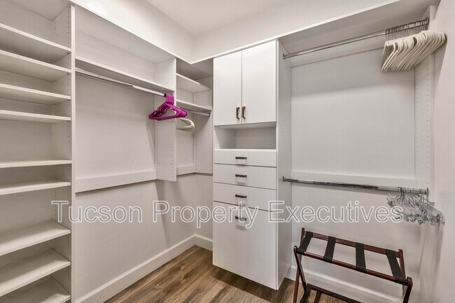 Building Photo - 30737 S Osprey Dr