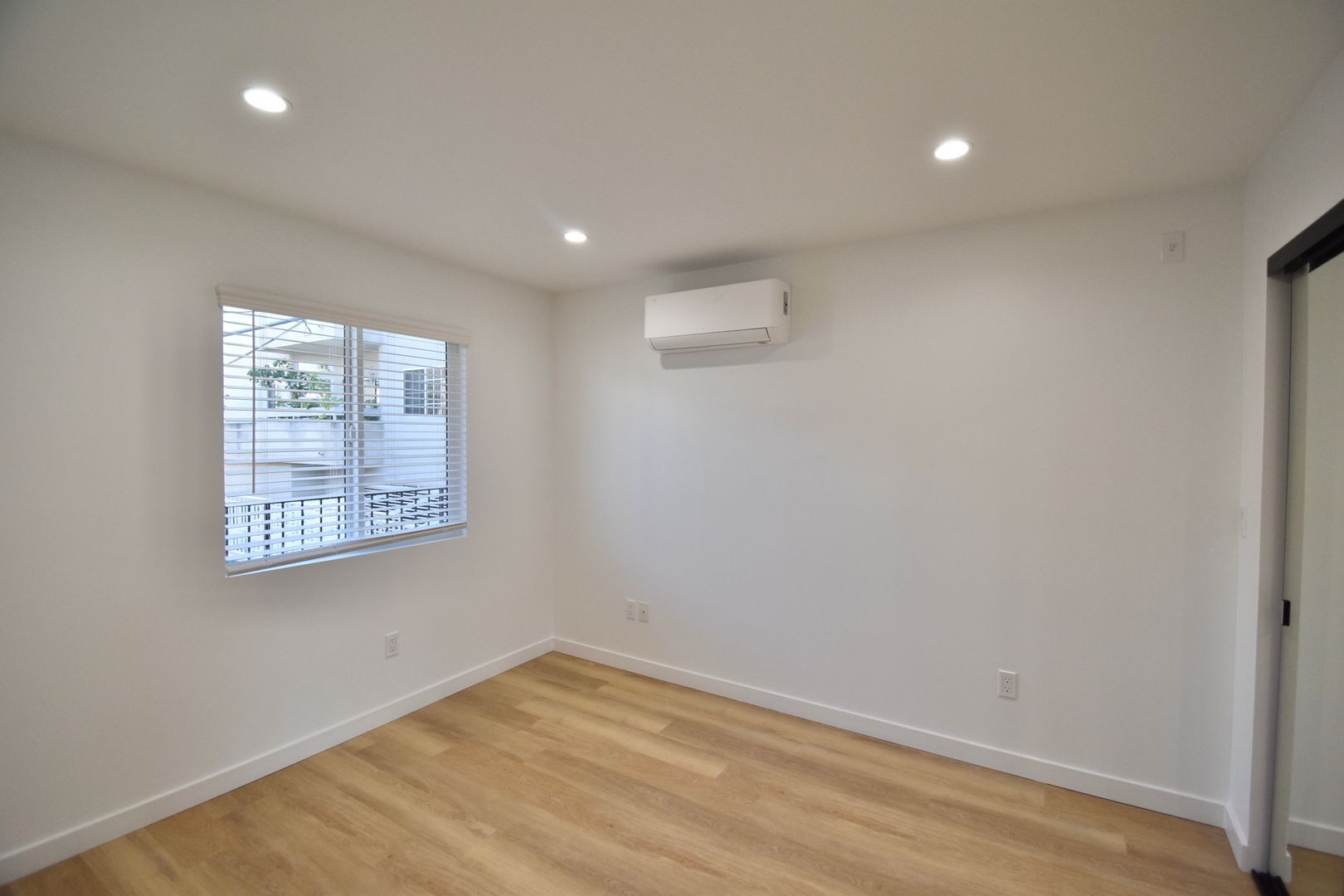 Building Photo - 14418 Dickens St