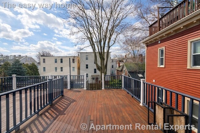 Building Photo - 24 Watson St