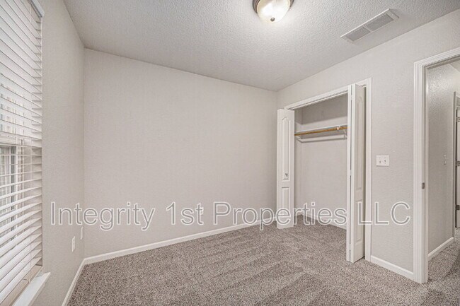 Building Photo - 8880 N Helena Ave