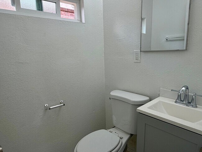 Building Photo - 4522-24