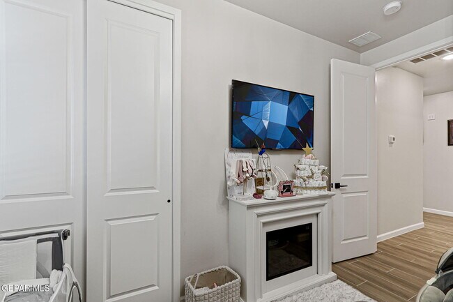 Building Photo - 276 Hunstanton St