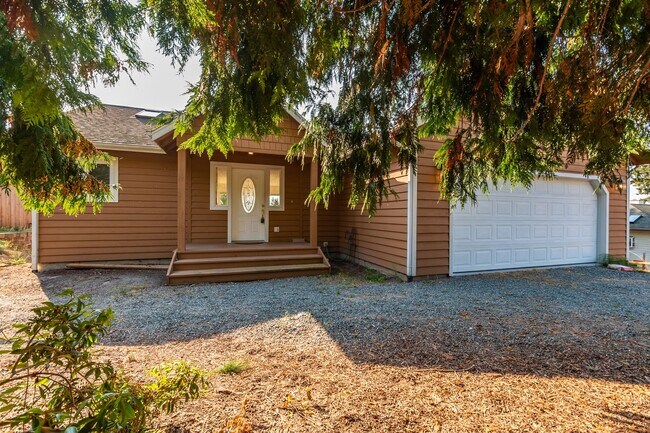 Building Photo - 2 bedroom and 2.5 Bath - Admirals Cove Home