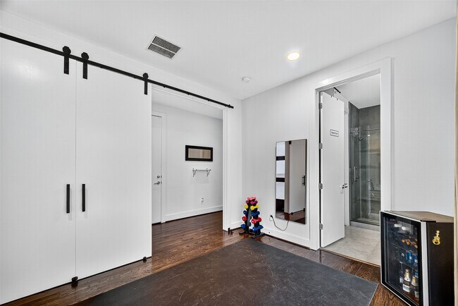 Building Photo - 1232 W 24th St