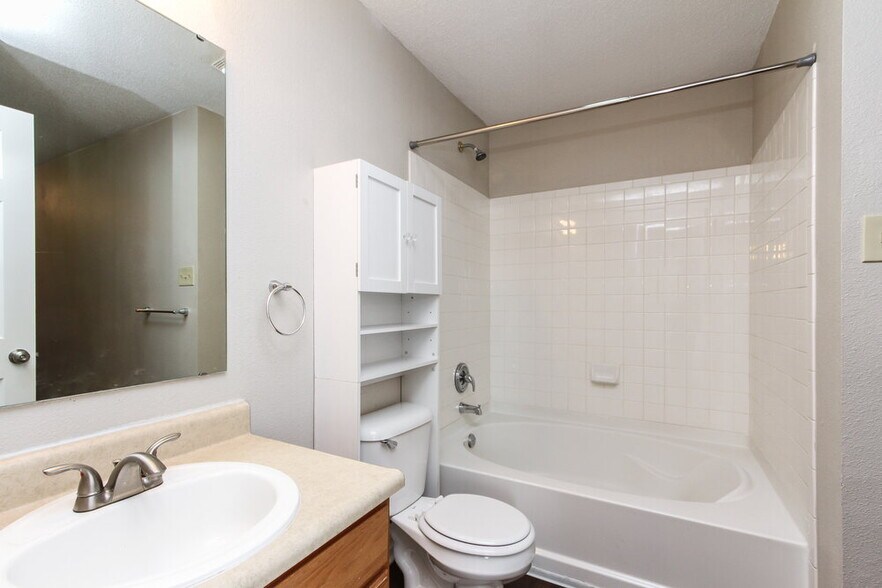 Building Photo - 1829 Blue Pine Ln