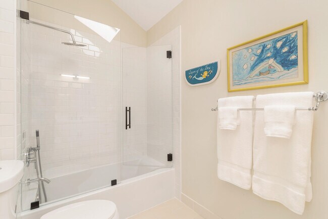 Building Photo - 2725 Meadowlark Ln