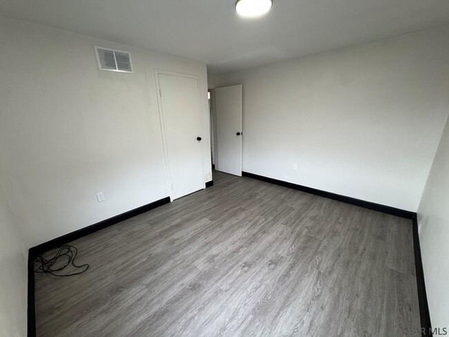 Building Photo - 1201 Heeney Ave