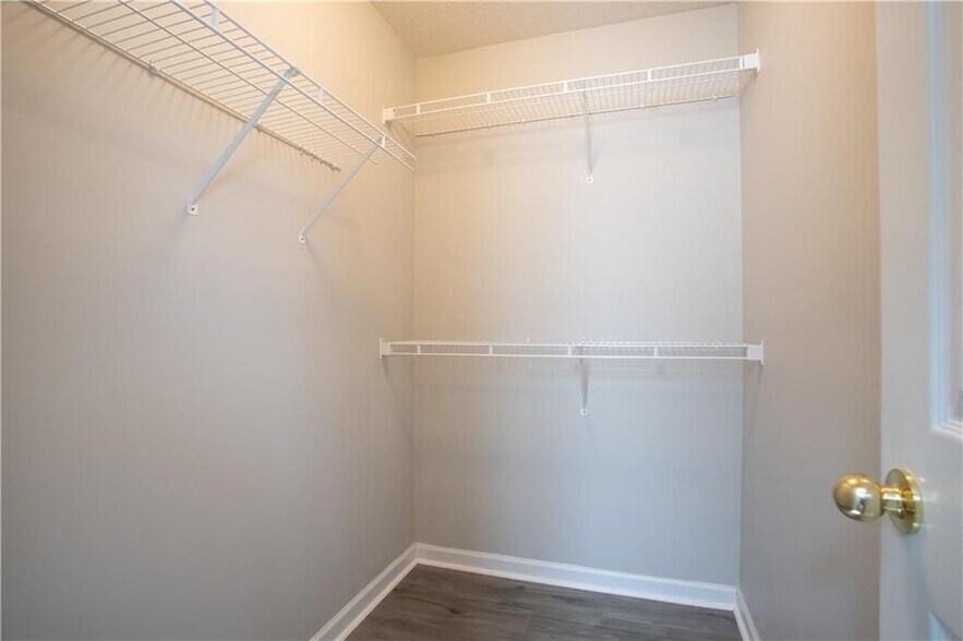 Building Photo - 645 Stadler Pointe