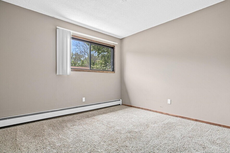 Building Photo - 1566 Millpond Ct