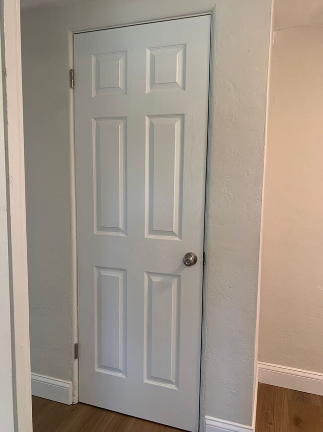 Building Photo - Updated 3 Bedroom 2 Bath in Central Gulfport