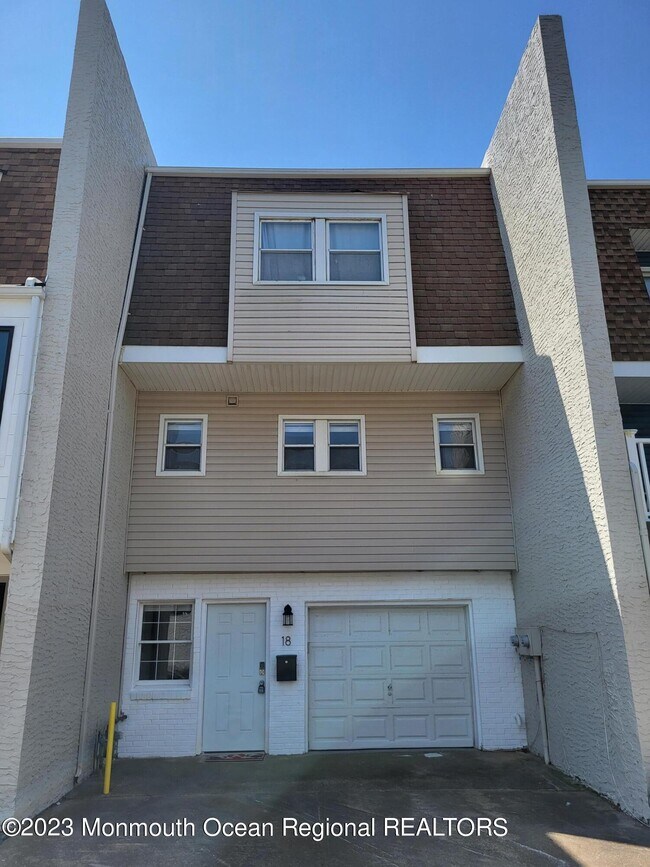 Building Photo - 18 Village Rd