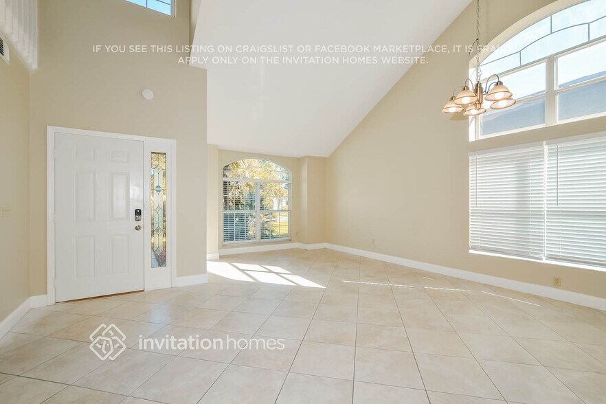 Building Photo - 724 Silver Birch Pl