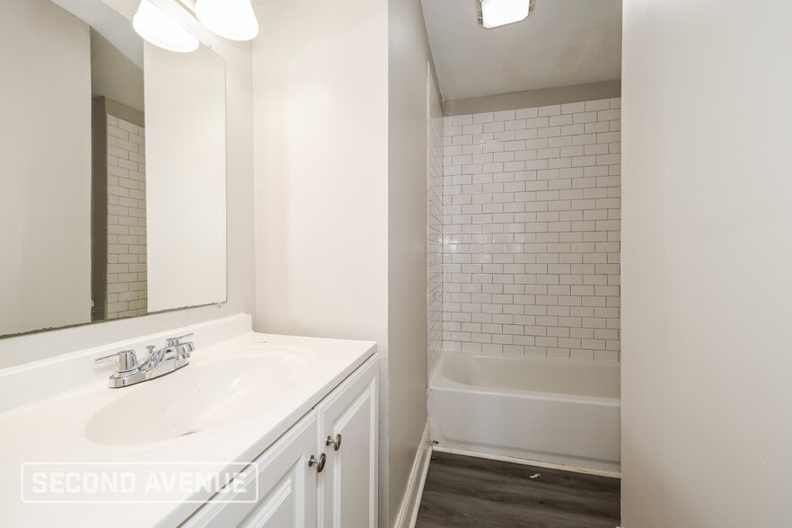 Building Photo - 4833 Greenwood Terrace