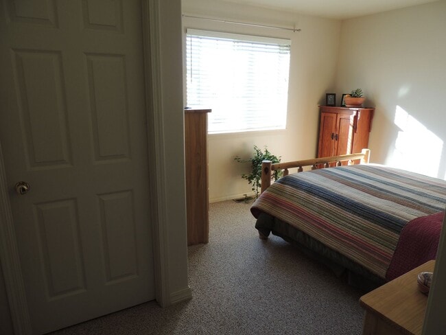Building Photo - 3301 Laredo Dr