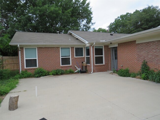 Building Photo - 1026 Thomas St