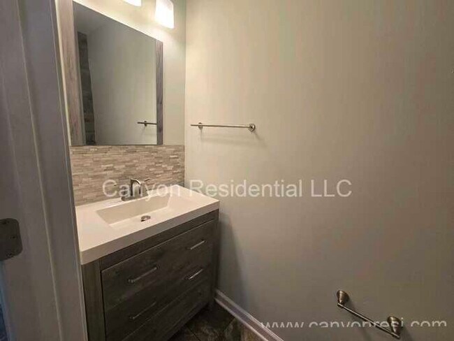 Building Photo - 4239 Oak Pointe Dr