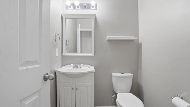 Building Photo - 4 Bedroom Townhome in Daybreak!!