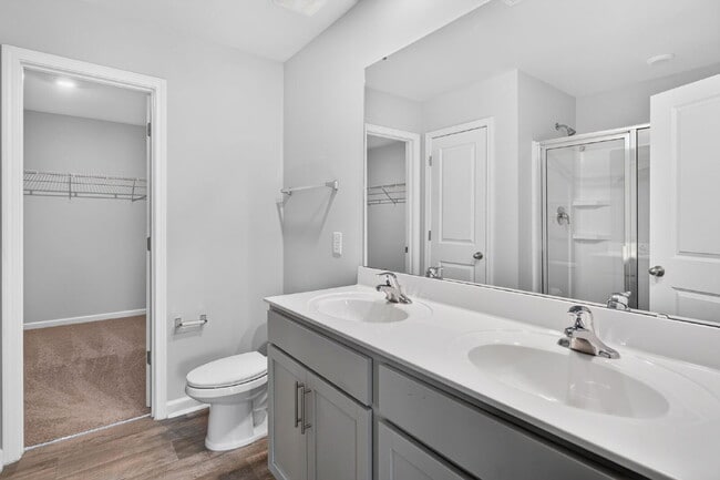 Building Photo - Experience Spacious Comfort: 3-Bedroom Home with 2.5 Baths.