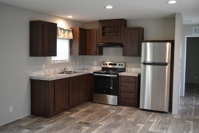 Building Photo - 100 Garlington Cir