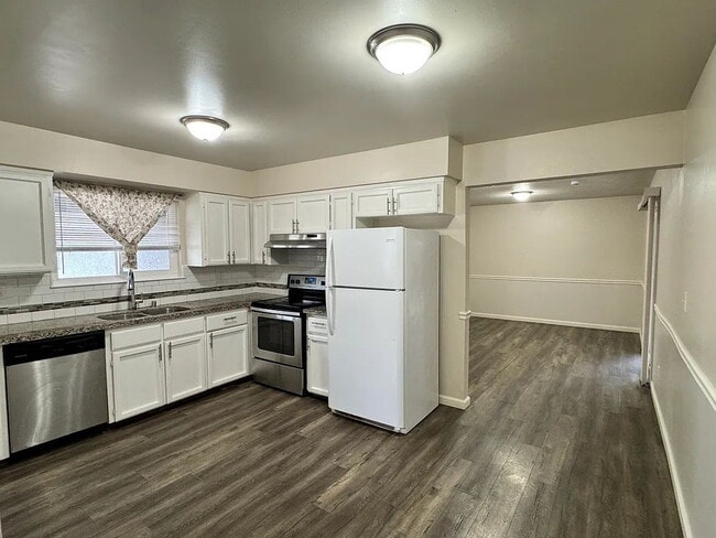 Building Photo - Spacious and well-maintained 4-bedroom, 1.5-bath home located in a desirable Fresno neighborhood.