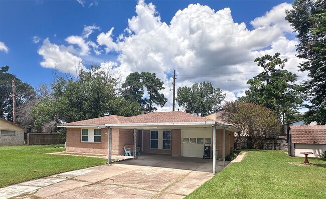 Building Photo - 17706 Wild Oak Dr
