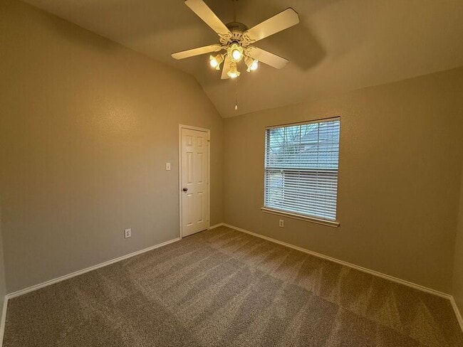 Building Photo - 2405 Hopkins Dr